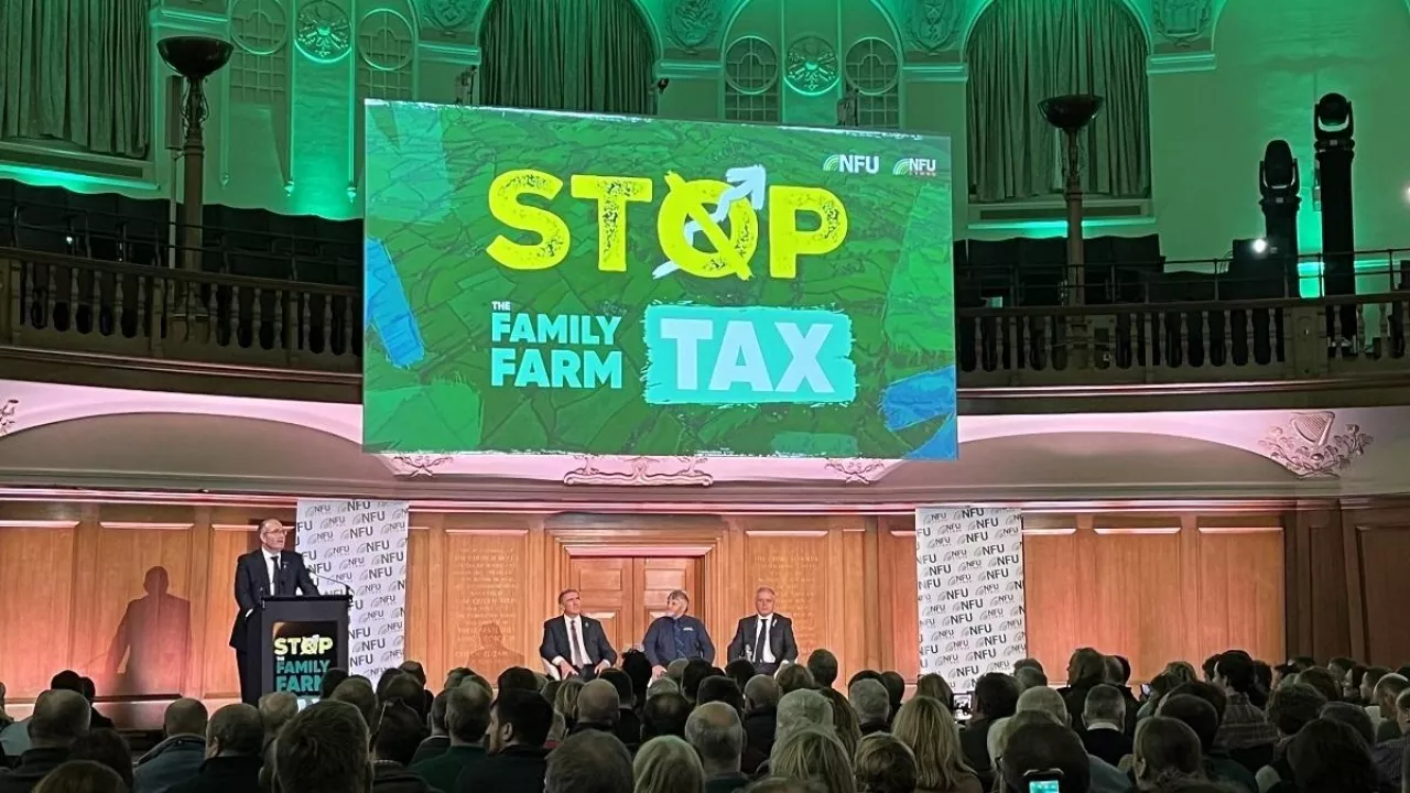 W Wielkiej Brytanii rolnicy protestują przeciwko podatkowi od spadków. Młodzi rolnicy nie będą w stanie przejąć gospodarstw.