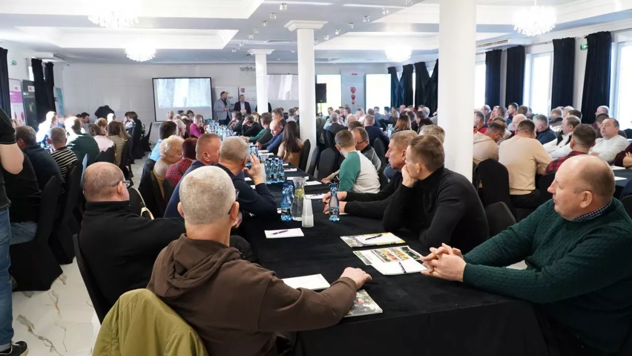 Uczestnicy konferencji ”Praktycznie o truskawkach i nie tylko”