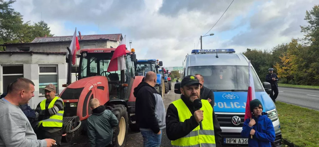 Rolnicy w akcji! Ciągniki na drogach w proteście przeciwko Zielonemu Ładowi i Mercosur