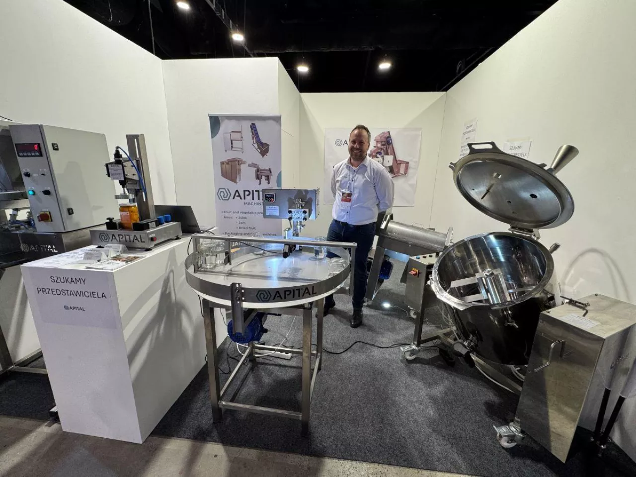 Brace Radic z Apital na stoisku firmowym podczas Food Tech 2025